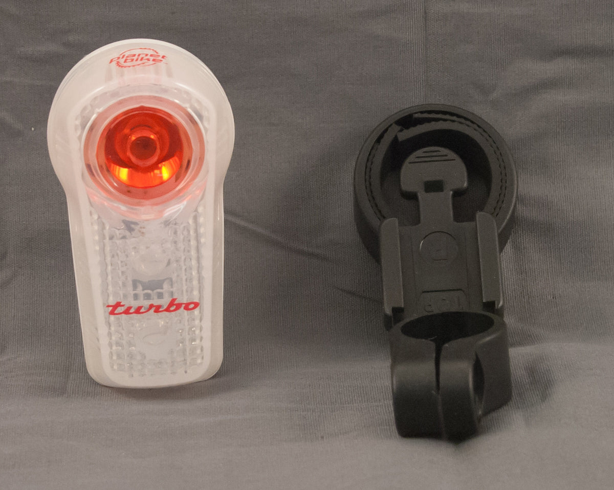 Fanalino Posteriore Bici Planet Bike Superflash Turbo | 2 Modalità, 100 Ore Di Autonomia, Batterie Incluse | Per Bici, Jogger, Scooter