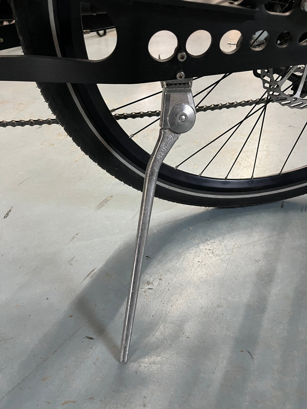 Folding Linear Kickstand with Mount